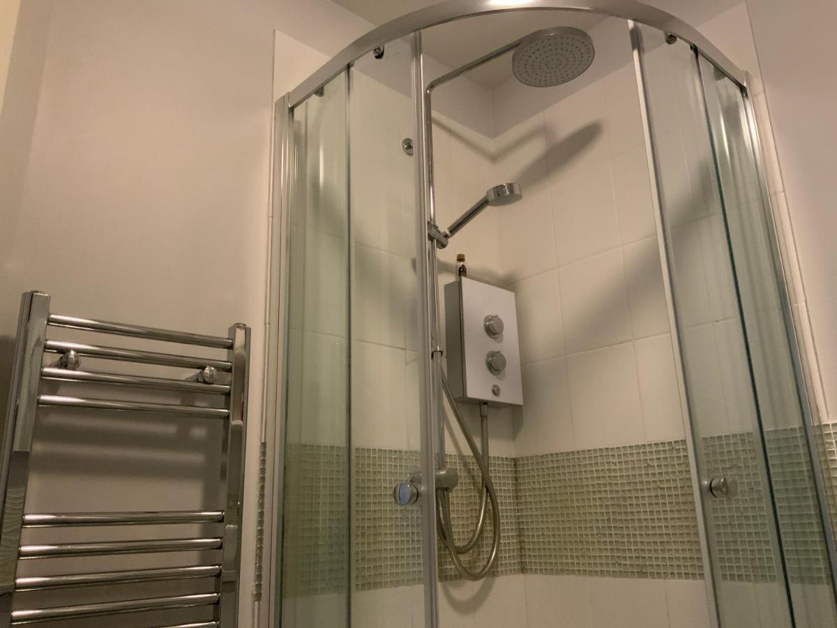 2 Bedroom Apartment Near Southfields London Bagian luar foto
