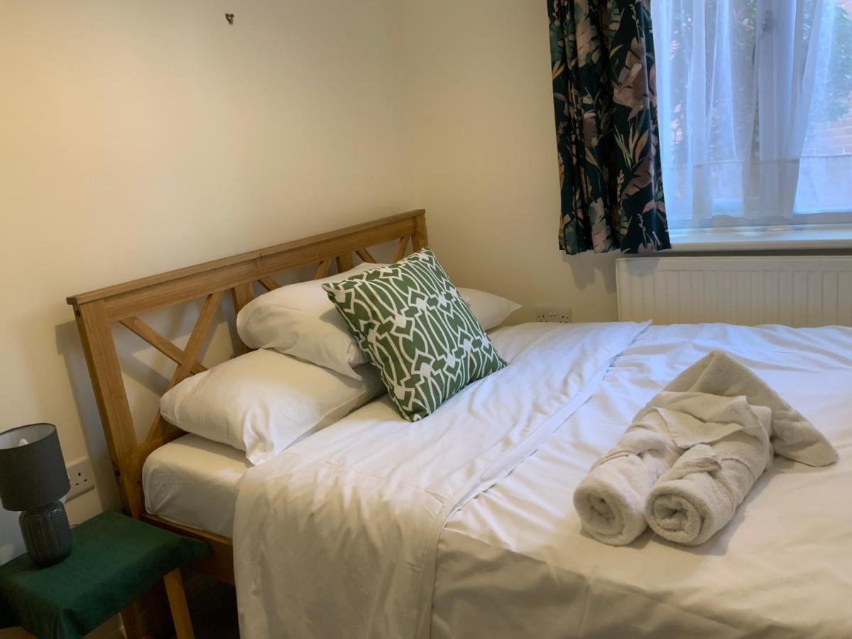 2 Bedroom Apartment Near Southfields London Bagian luar foto