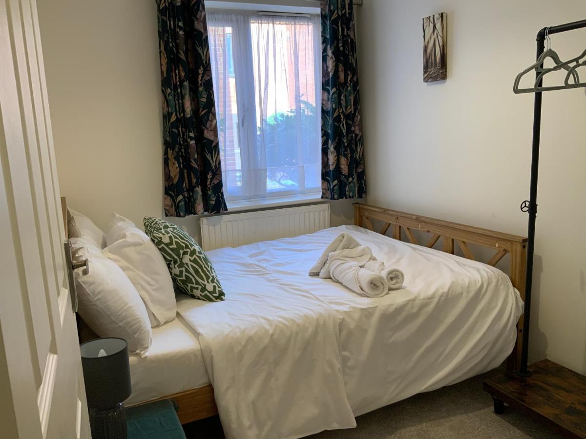 2 Bedroom Apartment Near Southfields London Bagian luar foto