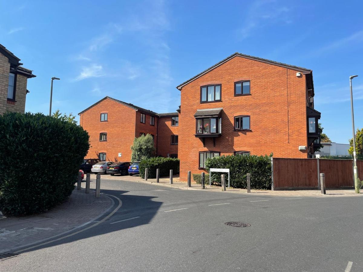2 Bedroom Apartment Near Southfields London Bagian luar foto